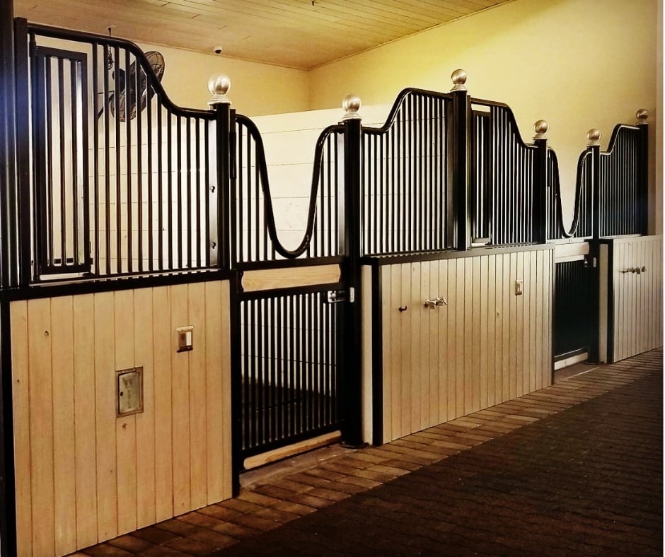 Hinged horse stalls by CEE